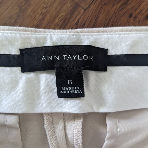 Ann Taylor Light Cream Cropped Dress Pants - Sz 6 - Picture 3 of 5